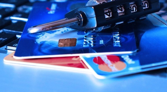 Atenție! Băncile moldovenești avertizează despre intensificarea fraudelor prin intermediul aplicațiilor mobile