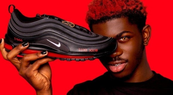 Nike a obţinut în justiţie oprirea vânzărilor ”Pantofilor Satanei”, care conţin sânge uman în tălpi