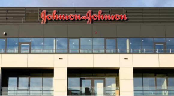 Johnson & Johnson obligată să plătească 2 miliarde de dolari unor femei care susțin că azbestul conținut de pudra de talc pentru bebeluși le-a cauzat cancer ovarian