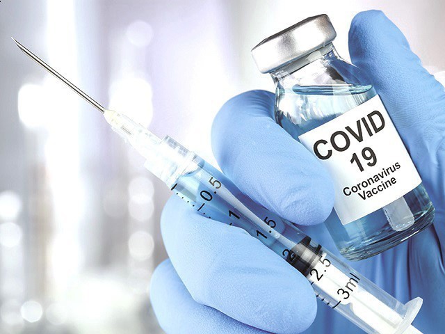 Letonia devine prima țară UE care permite angajatorilor să-și concedieze angajații nevaccinați