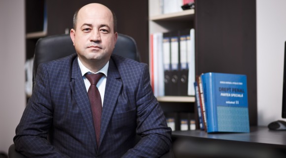 Decanul Baroului Chișinău, Dorin Popescu, este primul candidat înscris în cursa pentru funcția de Președinte al UAM
