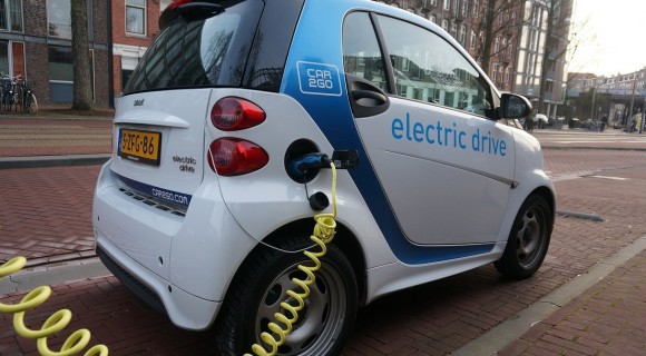 Românii au înmatriculat în 2021 mai multe mașini electrice sau hibrid decât pe motorină