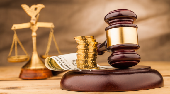Plățile în numerar pentru serviciile avocaților, notarilor, executorilor judecătorești, administratorilor autorizați și mediatorilor vor fi plafonate