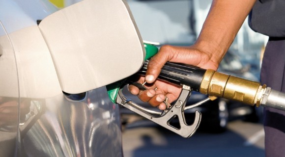 Prețurile carburanților, tot mai mari. ANRE dă vina pe creșterea cotațiilor la bursele internaționale