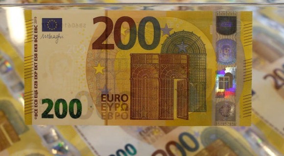 Banca Centrală Europeană: Magazinele şi furnizorii de servicii nu pot exclude plata în numerar