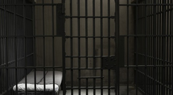 Un bărbat, condamnat la 76 de ani de închisoare în baza mărturiei unui martor orb, rejudecat